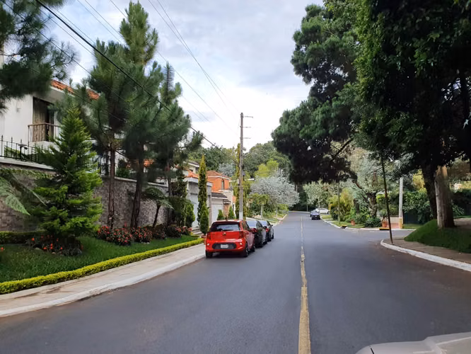 Ciudad San Cristobal, La Arboleda, Casa en venta con 2 apartamentos, por Blue Plaza.