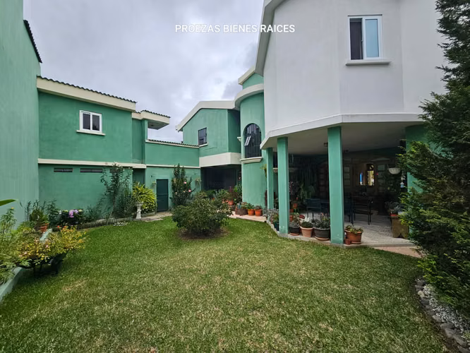 Ciudad San Cristobal, La Arboleda, Casa en venta con 2 apartamentos, por Blue Plaza.