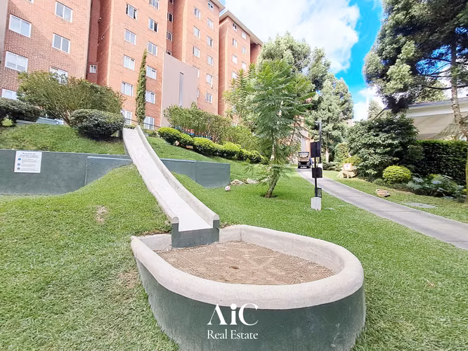 APTO. EN VENTA ZONA 16 P/ INVERSIÓN 3 HABITACIONES, EDIF. HEXA CAÑADA 16