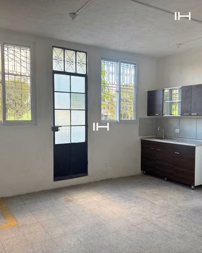 CASA EN VENTA EN ZONA 6  PARA USO COMERCIAL FRENTE A LA PARADA DEL TRANSMETRO