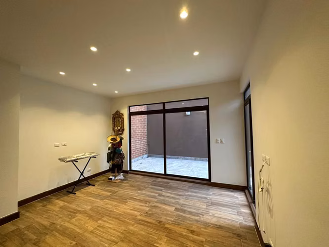 APARTAMENTO EN VENTA CON JARDIN EN PRIMER NIVEL EN ZONA 10 EDIFICIO SALVATTORE