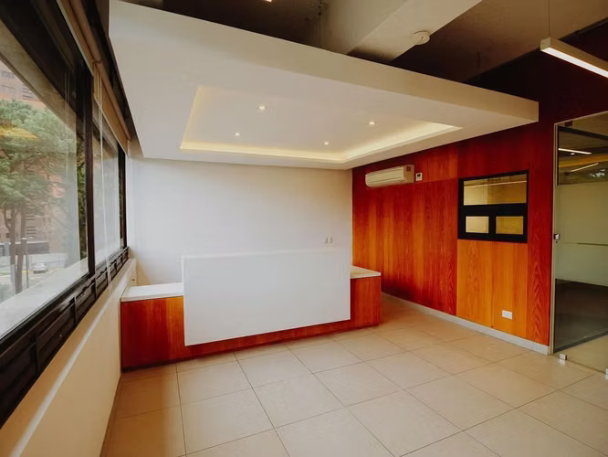 Oficina corporativa premium en Zona 10 - Centro Gerencial Las Margaritas - en Alquiler