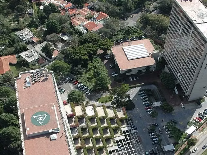 Oficina corporativa premium en Zona 10 - Centro Gerencial Las Margaritas - en Alquiler