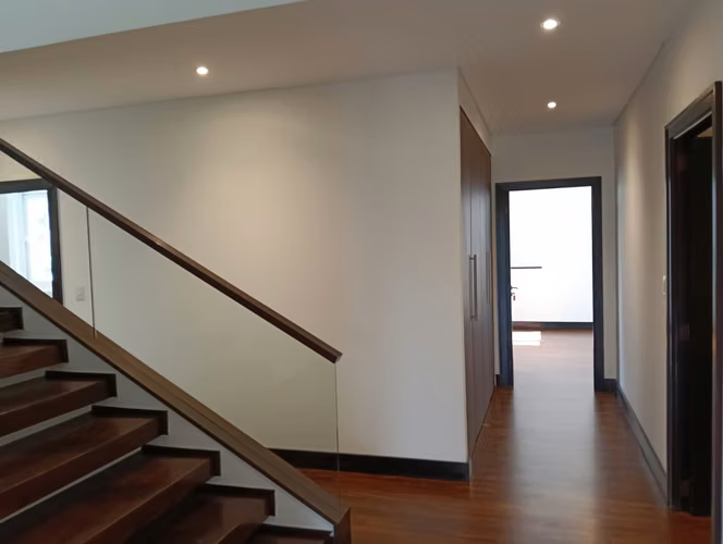 Dúplex en Renta Zona 14 | 452 m² | 3 Dorm. + Estudio | Terraza Privada | 3 Parqueos | Bodega