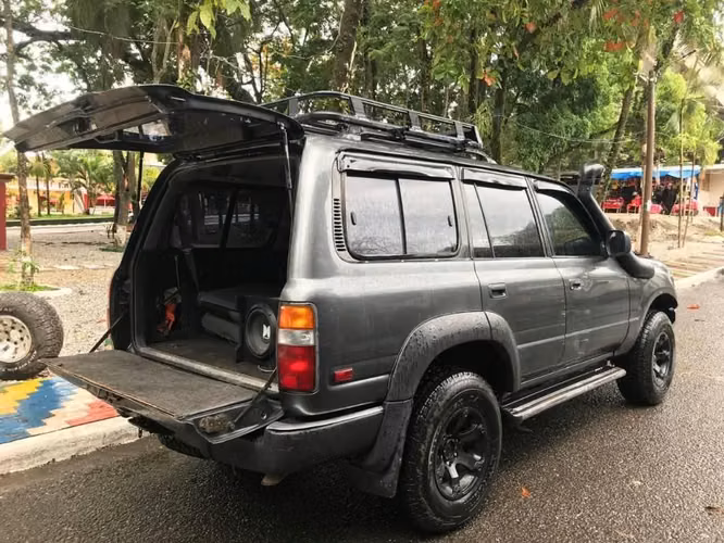 Toyota 4x4 Land Cruiser.