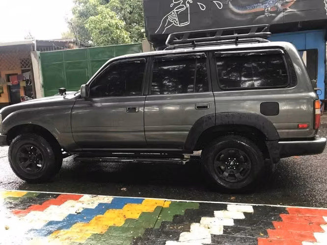 Toyota 4x4 Land Cruiser.