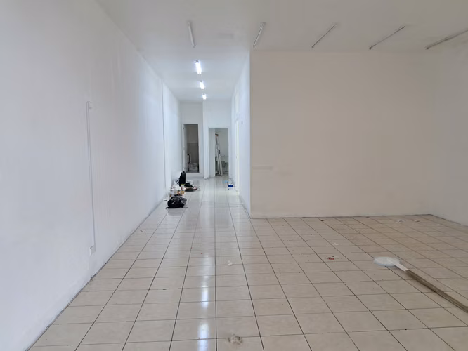 Alquiler de local en plaza comercial  zona 17 - Imagen 4