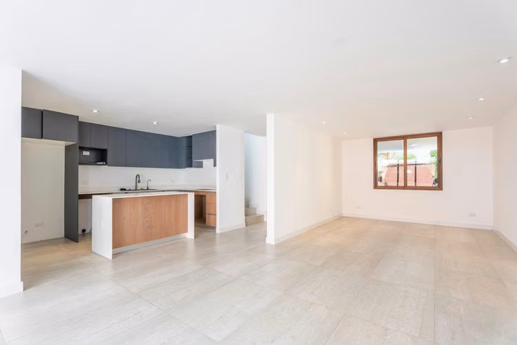 Casa en venta 4 habitaciones 256 mts2 - $495,000 +  IVA (Negociables) en 20 Calle Zona 10