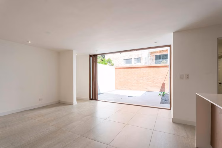 Casa en venta 4 habitaciones 256 mts2 - $495,000 +  IVA (Negociables) en 20 Calle Zona 10