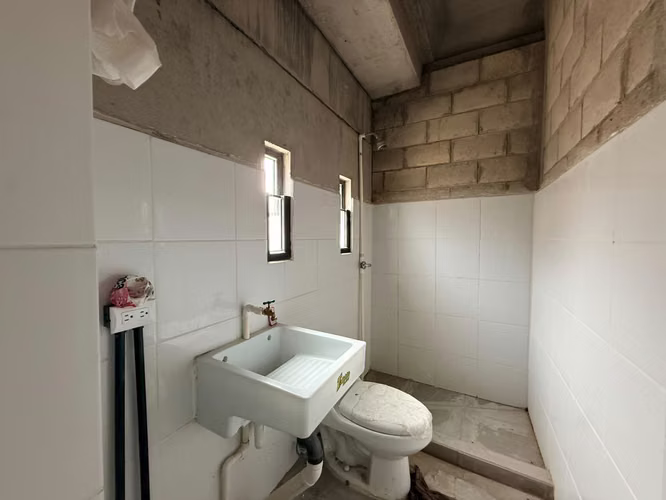 BODEGA MODERNA FRENTE A AGUILAR BATRES | 634 M² | ADAPTABLE A SU OPERACIÓN pv
