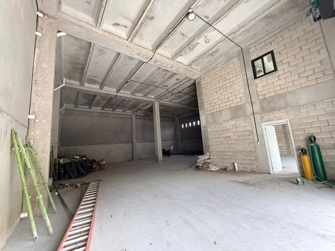 BODEGA MODERNA FRENTE A AGUILAR BATRES | 634 M² | ADAPTABLE A SU OPERACIÓN pv