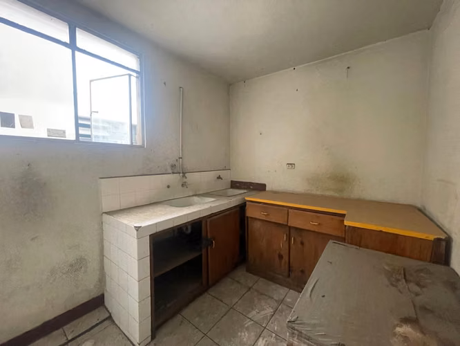 PROPIEDAD DE 2 NIVELES MÁS TERRAZA | 9 AMBIENTES | IDEAL PARA OFICINAS, CLÍNICA O INVERSIÓN PV