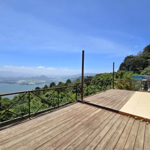 Casa en Venta con Vista Panorámica al Lago de Amatitlán