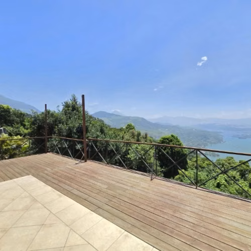 Casa en Venta con Vista Panorámica al Lago de Amatitlán
