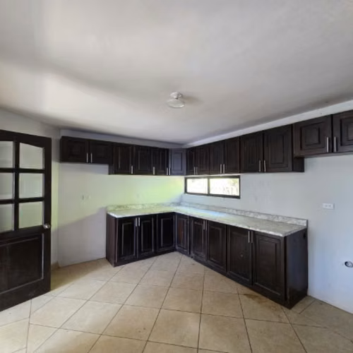 Casa en Venta con Vista Panorámica al Lago de Amatitlán