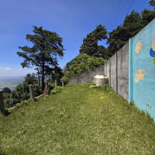 Casa en Venta con Vista Panorámica al Lago de Amatitlán