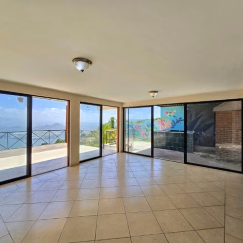 Casa en Venta con Vista Panorámica al Lago de Amatitlán