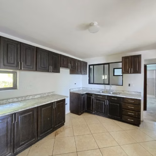 Casa en Venta con Vista Panorámica al Lago de Amatitlán