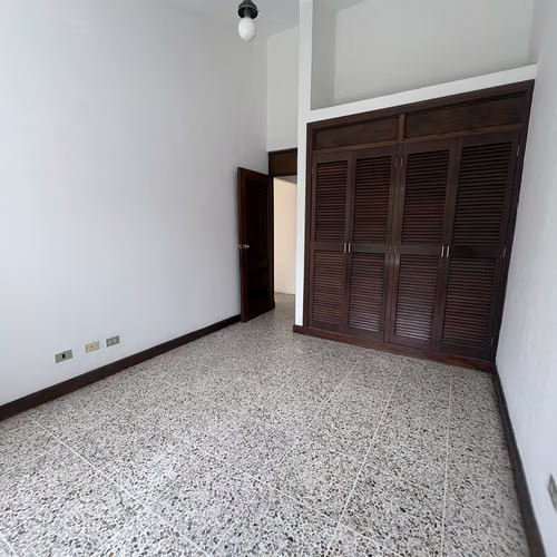 CASA PARA OFICINAS EN ALQUILER EN VISTA HERMOSA II, ZONA 15