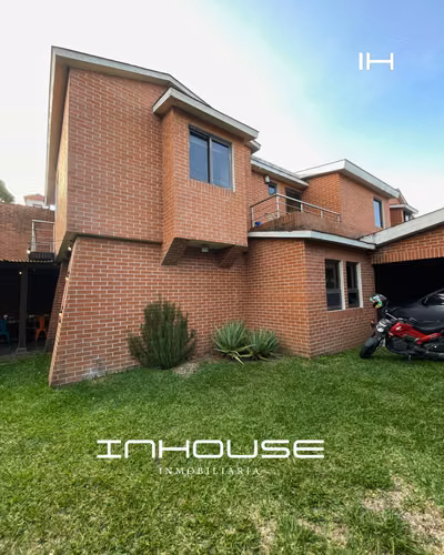CASA EN RENTA EN ZONA 11 CON JARDÍN FUERA DE GARITA