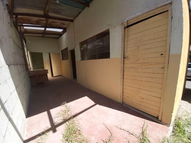 VENDO Terreno COMERCIAL con Construcción para Mejorar en Zona 1 San Lucas Sacatepéquez