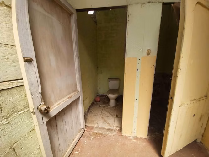 VENDO Terreno COMERCIAL con Construcción para Mejorar en Zona 1 San Lucas Sacatepéquez