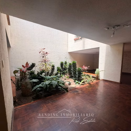 Casa en renta zona 10 para oficinas sector Pradera de 5 habitaciones + 2 parqueos