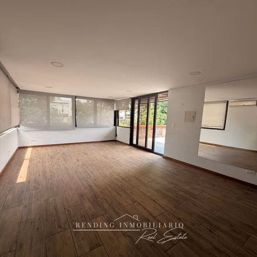 Casa en renta zona 10 para oficinas sector Pradera de 5 habitaciones + 2 parqueos