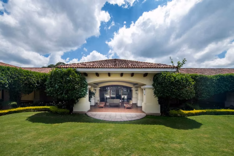 Terreno en venta en Club de Golf San Isidro, Zona 16 – Ubicación en segunda fila