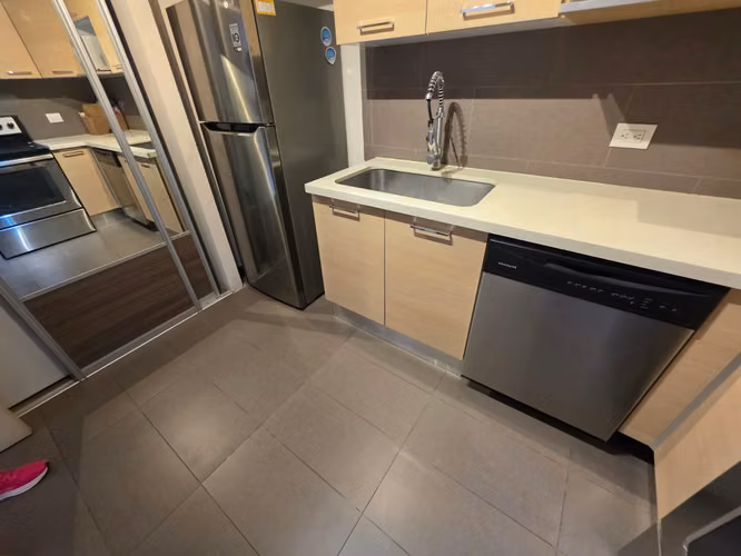 Apartamento en renta en Veinti4 Zona 10 con piscina climatizada y vistas panorámicas