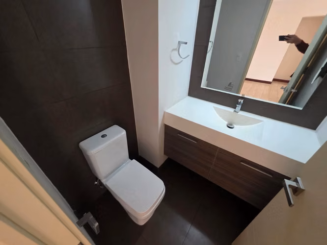 Apartamento en renta en Veinti4 Zona 10 con piscina climatizada y vistas panorámicas