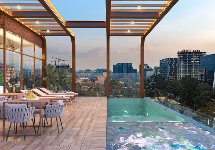 Apartamento en nivel alto con balcón y línea blanca en renta, Zona 10