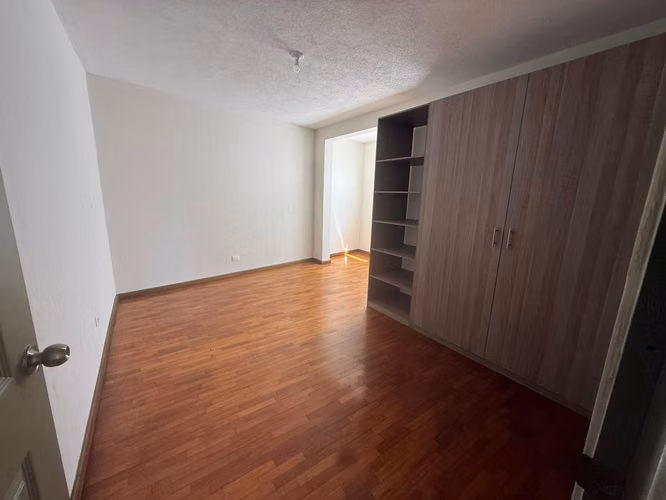 LINDA Y AMPLIA CASA EN RENTA EN ZONA 13 CONDOMINIO SAN SEBASTIAN