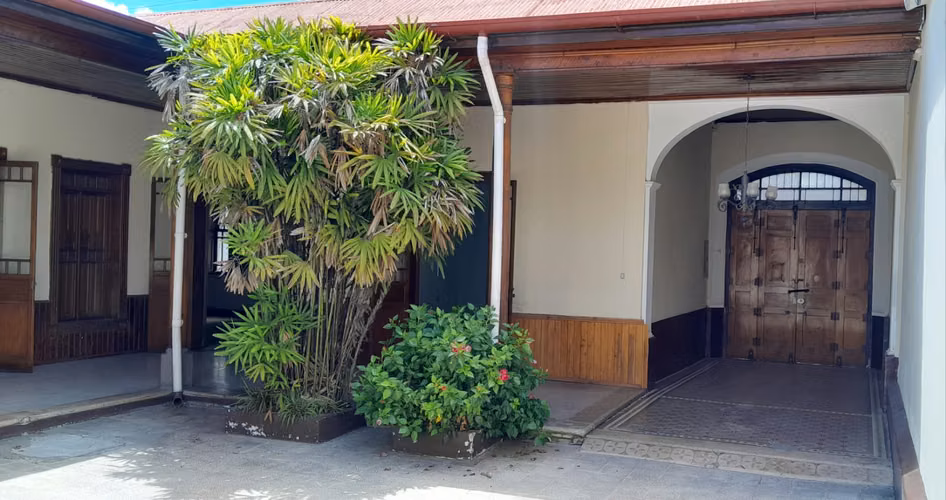 LINDA CASA EN RENTA EN ZONA 1 IDEAL PARA OFICINA CLINICA U ONG (NO GOBIERNO)
