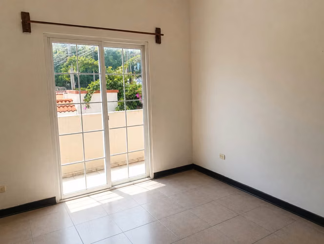 ALQUILO ZONA 16  RESIDENCIAL MONTESANO
