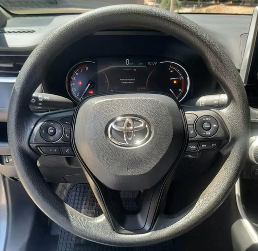 Toyota RAV4 LE  Modelo 2023