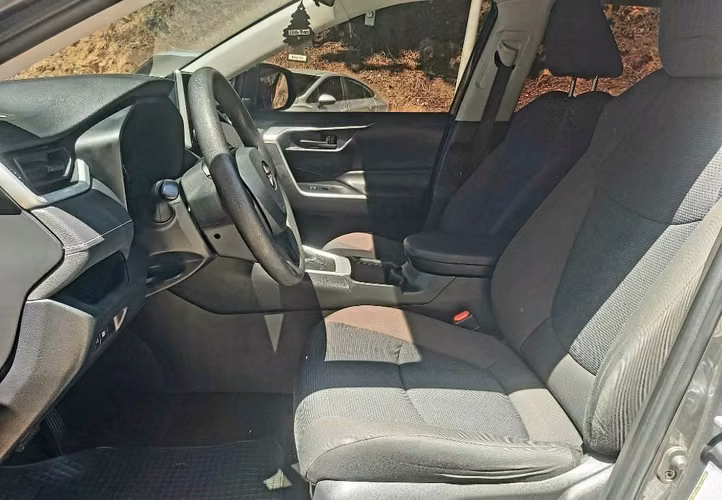 Toyota RAV4 LE  Modelo 2023
