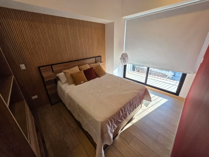 Apartamento amueblado en renta con balcón, rooftop y coworking en Zona 10