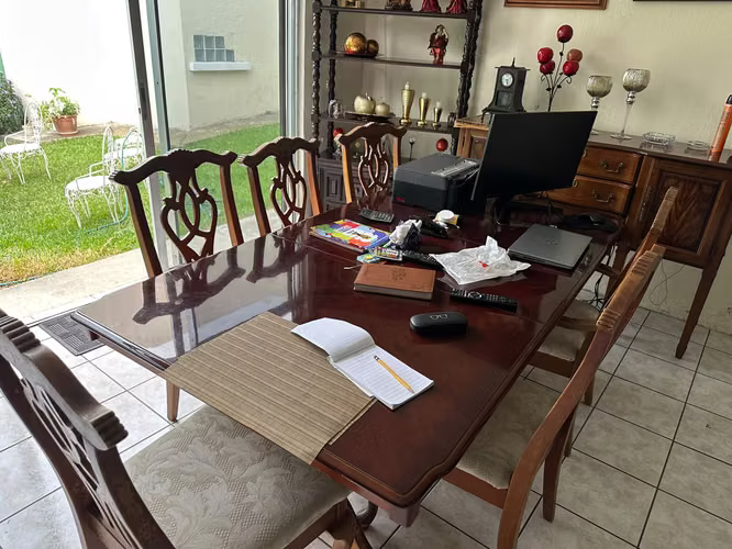 Comedor extensible usado para 6 personas madera de caoba