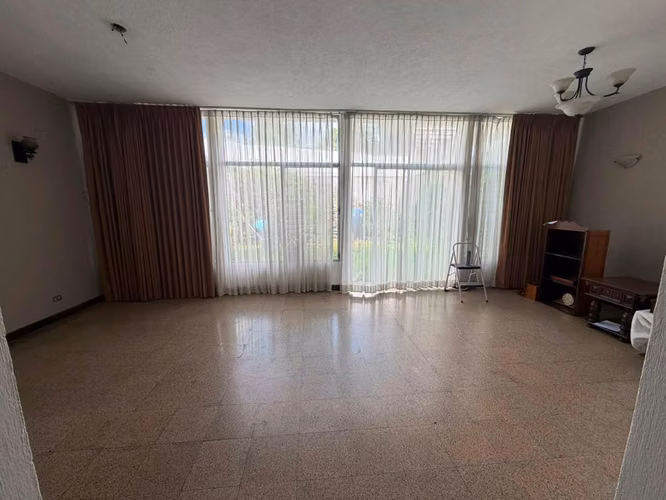 VENDO CASA ZONA 1 POR LA IGLESIA LA RECOLECCIÓN REF.6939