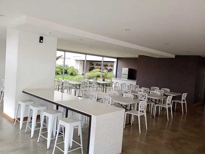 ALQUILO APARTAMENTOS EN ZONA 10 EDIFICIO MODERNO - Imagen 11