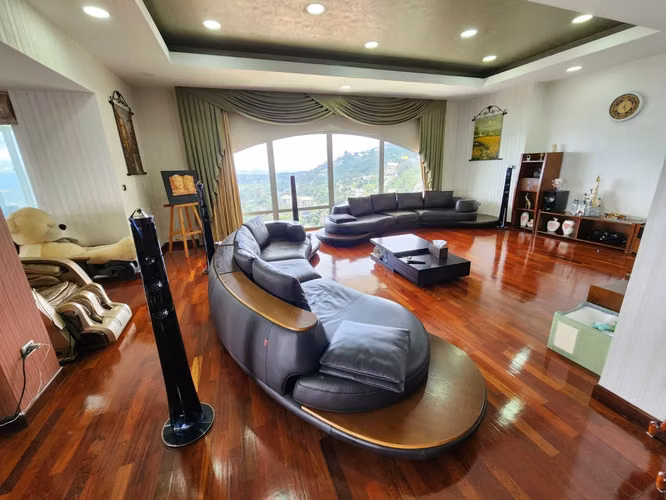 Penthouse de dos niveles en venta con balcones y pérgola en KM.9.5 CAES