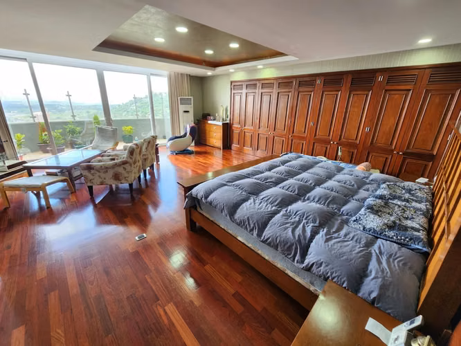 Penthouse de dos niveles en venta con balcones y pérgola en KM.9.5 CAES