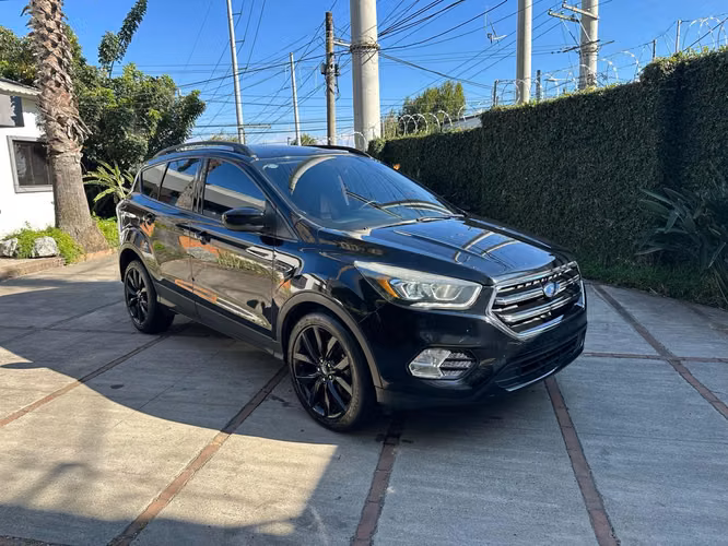 FORD ESCAPE 2017 SE ECOBOOST 4WD — 72,000 KM