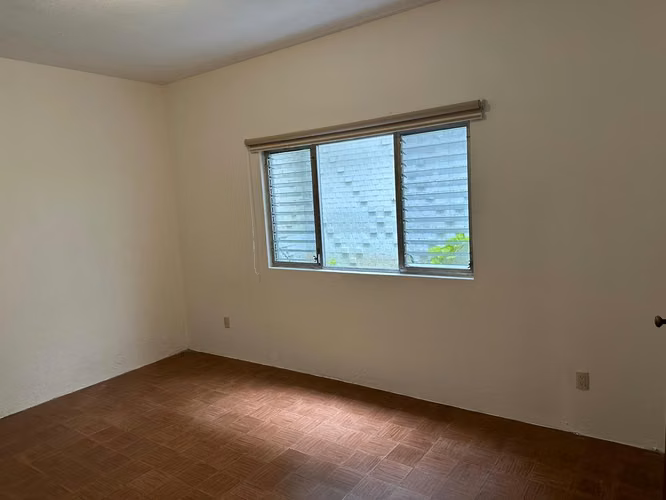 Alquiler de casa en Zona 3 Colonia Bran Ideal para vivienda u oficinas con bodega dentro de garita