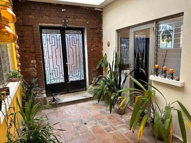 Alquiler de casa en Zona 3 Colonia Bran Ideal para vivienda u oficinas con bodega dentro de garita