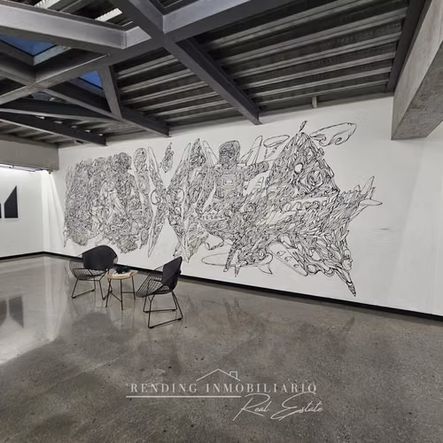 Oficina en renta zona 4 edificio 4 Venezia de un ambiente + 2 parqueos