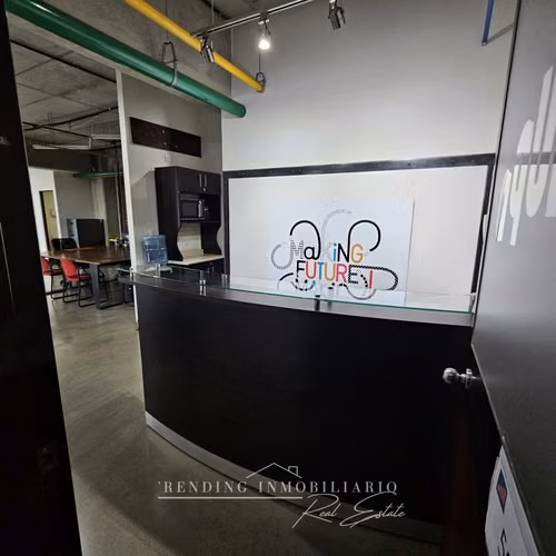 Oficina en venta zona 4 edificio Cuatro 36 de 104 m² + 4 parqueos (Rentada)