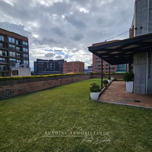 Oficina en venta zona 4 edificio Cuatro 36 de 145 m² + 6 parqueos (Rentada)