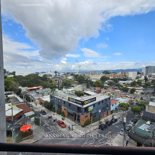 Oficina en venta zona 4 edificio Cuatro 36 de 145 m² + 6 parqueos (Rentada)